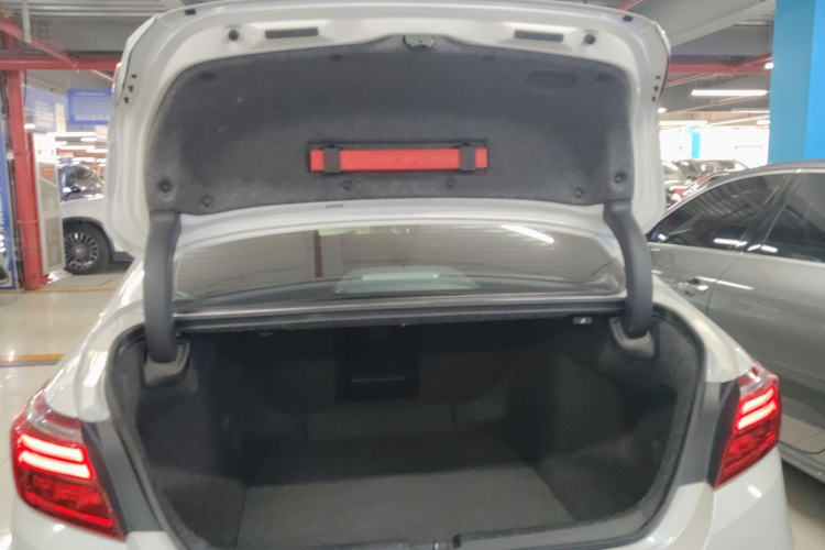 本田 英仕派 2022款 260TURBO 精悦版机舱底盘23