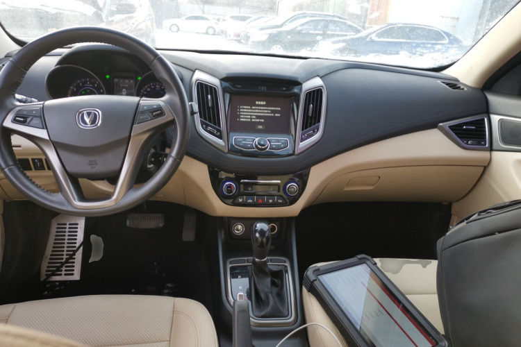 长安 逸动 2016款 1.6L 自动风尚型中控内饰12