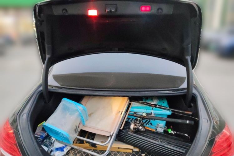 奔驰E级 2017款 E 300 L 运动豪华型局部细节23