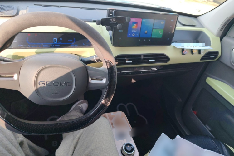 吉利银河 2023款 熊猫mini 200km 耐力熊中控内饰12