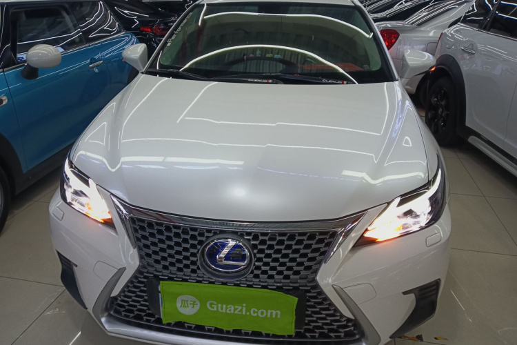 雷克萨斯CT 2020款 CT200h 舒适版 单色车身外观2