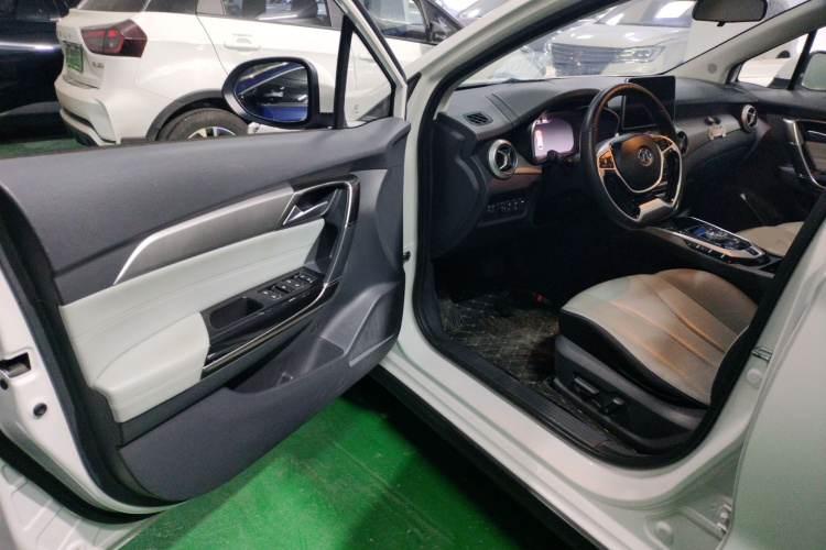 北京汽车 北京EU5 2019款 R600 智潮版中控内饰7003