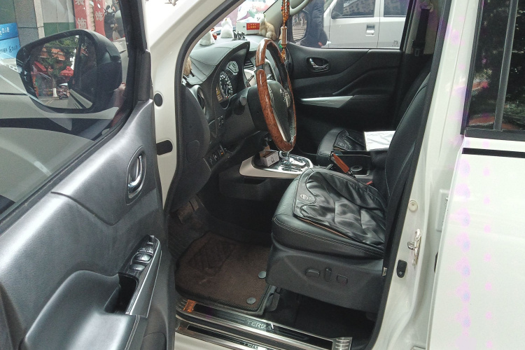 日产 途达 2020款 2.5L XV 4WD 自动四驱旗舰版中控内饰20