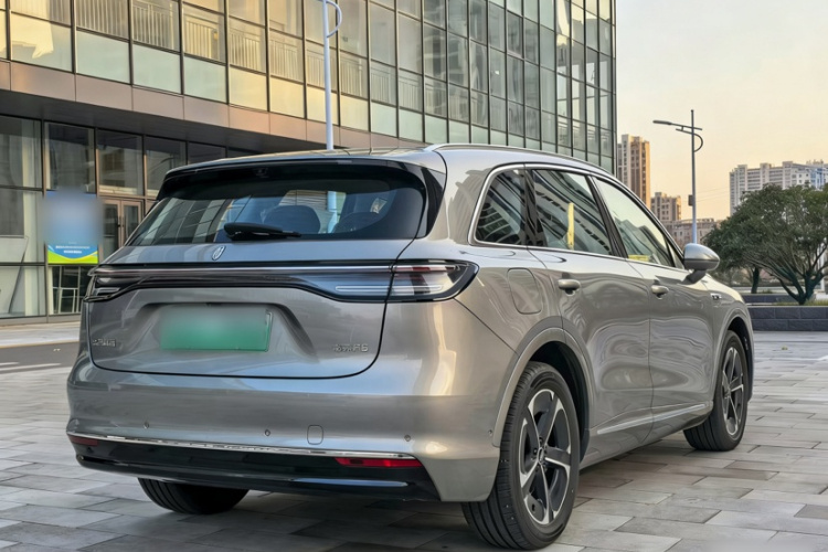 鸿蒙智行 尚界H5 2025款 增程 Max车身外观6004