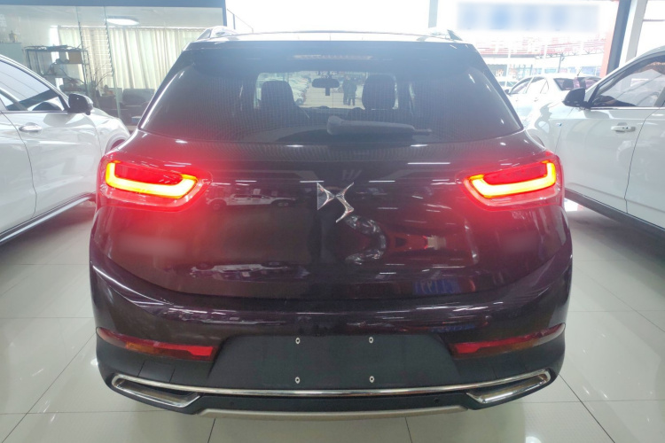 DS 6 2016款 1.6T 豪华版THP160车身外观6