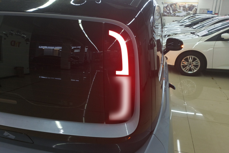 宝骏KiWi EV 2021款 艺术家 三元锂车身外观9