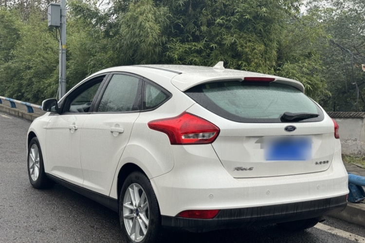 福特 福克斯 2018款 两厢经典 1.6L 自动风尚型智行版车身外观6005