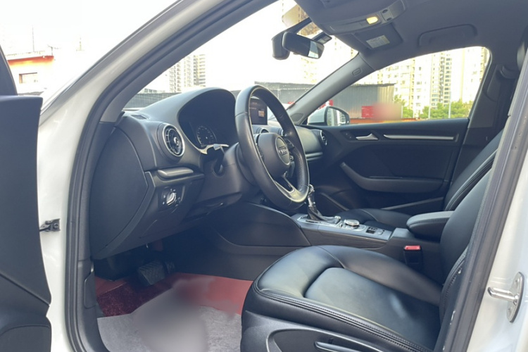 奥迪A3 2019款 Sportback 35 TFSI 进取型 国V中控内饰7005