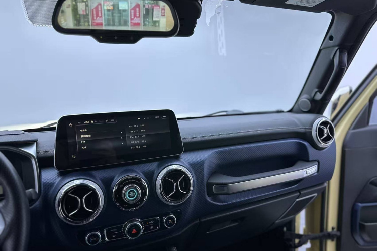 北京BJ40 2019款 2.3T 自动四驱环塔冠军版 国VI中控内饰7003