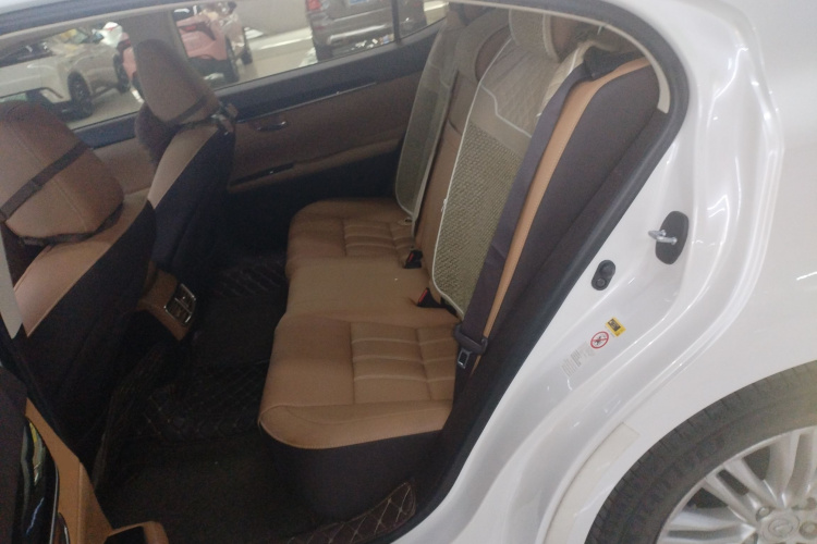 雷克萨斯ES 2015款 200 精英版中控内饰21