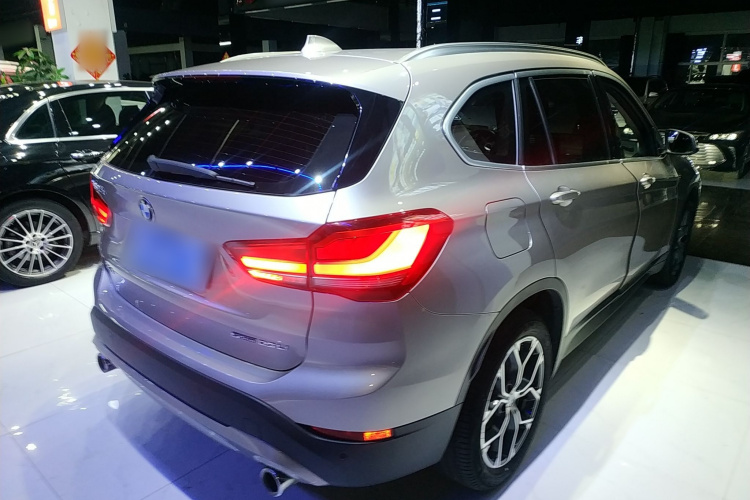 宝马X1 2022款 sDrive25Li 领先型车身外观6005