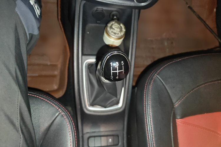 哈弗H1 2016款 改款 蓝标 1.5L 手动舒适型局部细节18