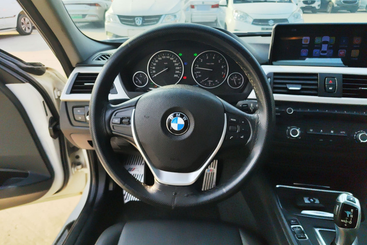 宝马3系 2013款 316i 进取型中控内饰13