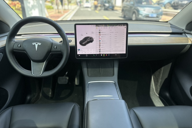 特斯拉 Model Y 2021款 标准续航后驱版中控内饰7004