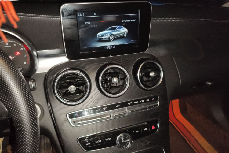 奔驰C级 2017款 改款 C 200 L 运动版局部细节16