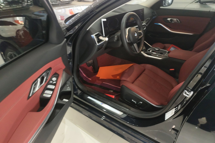 宝马3系 2024款 325Li M运动套装中控内饰20