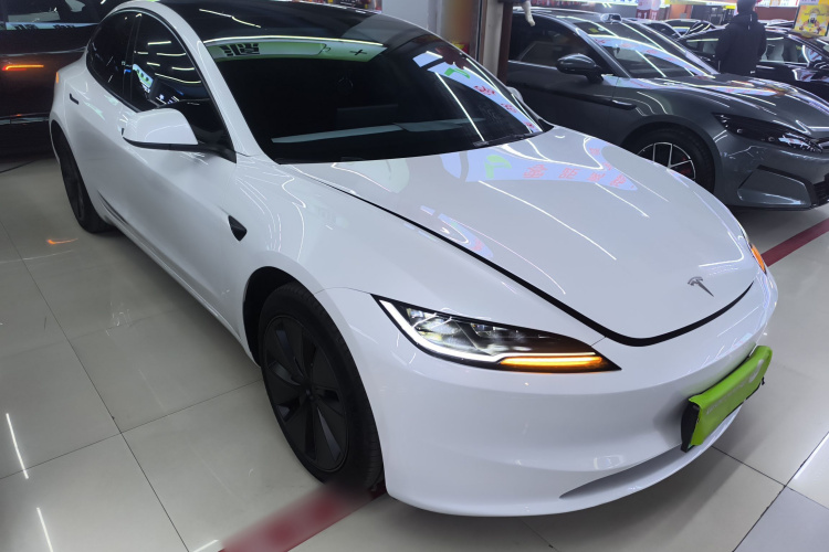 特斯拉 Model 3 2023款 后轮驱动版车身外观3
