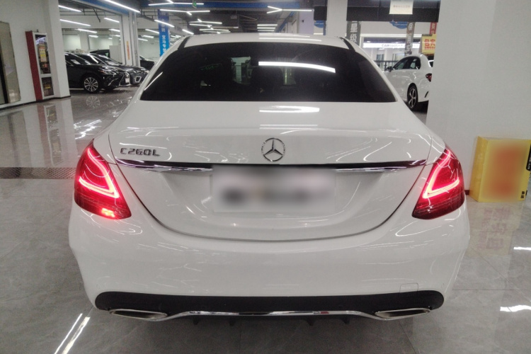 奔驰C级 2019款 C 180 L 时尚型运动版车身外观6