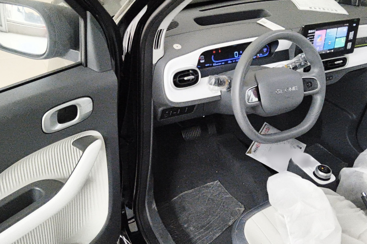 吉利银河 2025款 210km 熊猫卡丁中控内饰7003