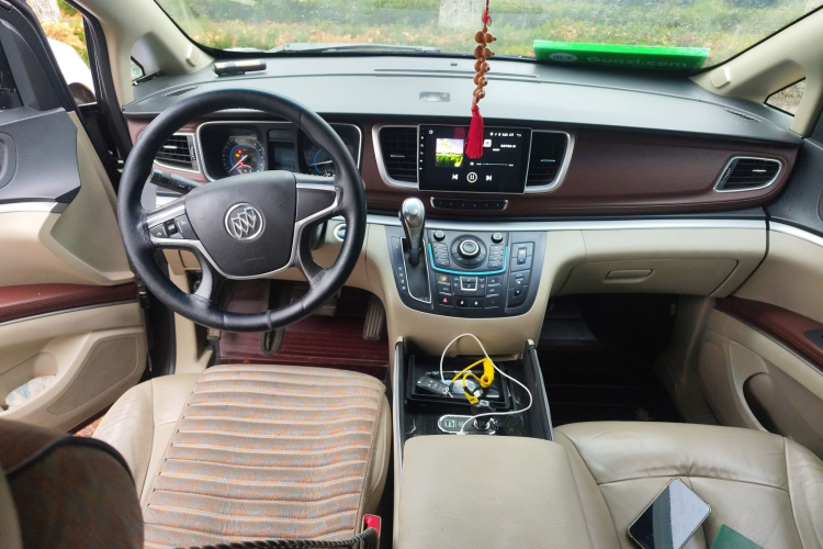 别克GL8 2015款 2.4L 豪华商务尊享版中控内饰12