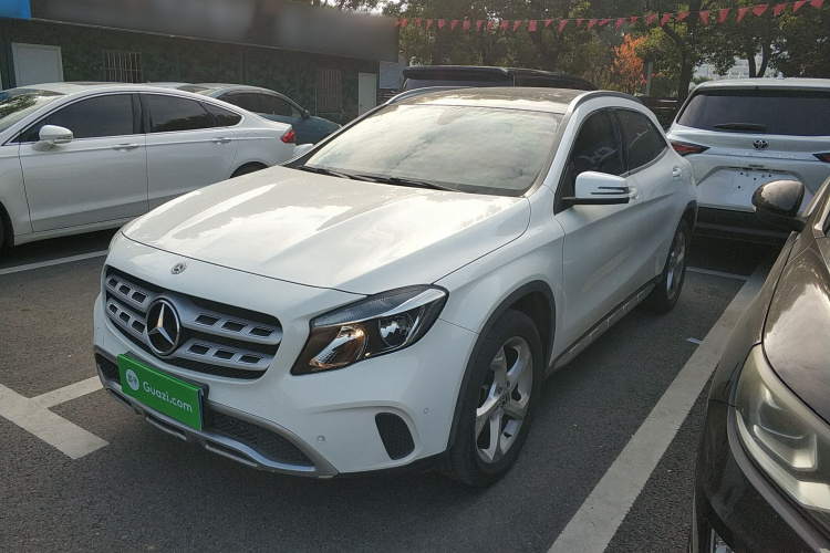 奔驰GLA 2019款 GLA 200 动感型车身外观1