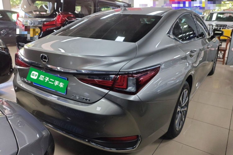 雷克萨斯ES 2021款 200 豪华版车身外观7