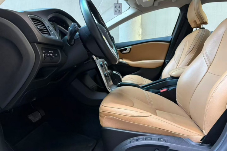 沃尔沃V40 2017款 T3 智雅版中控内饰7008