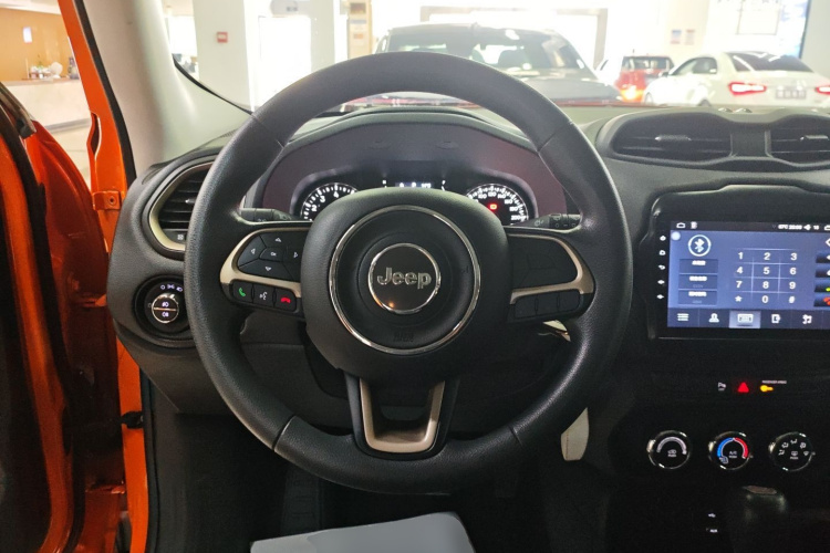 Jeep 自由侠 2017款 180T 自动高能版中控内饰13