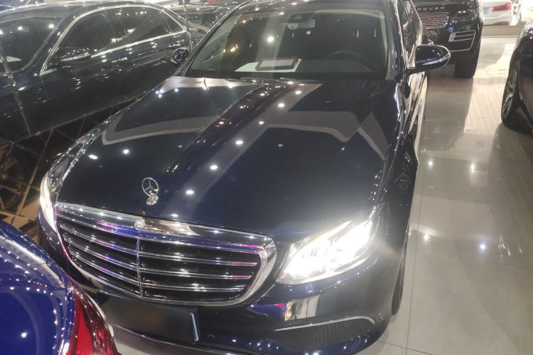 奔驰E级 2016款 E 300 L 时尚型车身外观2