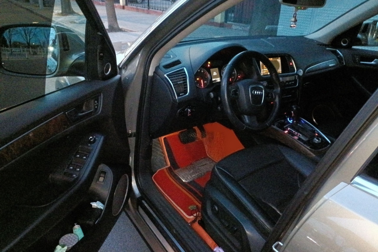 奥迪Q5 2011款 2.0TFSI 豪华型中控内饰7003