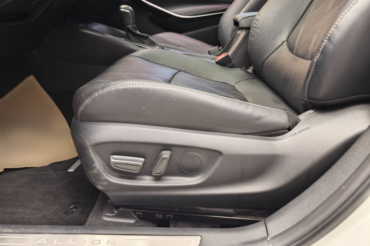 丰田 亚洲狮 2021款 2.0L 尊贵版中控内饰7005