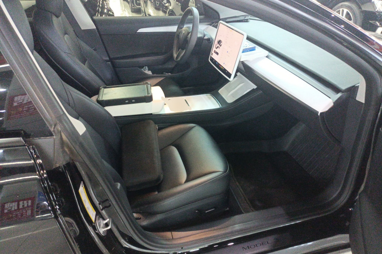 特斯拉 Model 3 2022款 后轮驱动版局部细节41