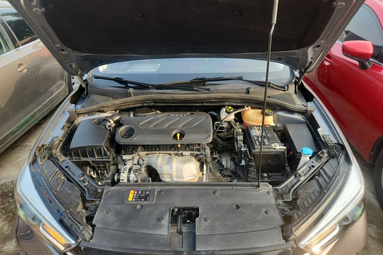 荣威i5 2021款 1.5L CVT钻石版机舱底盘24