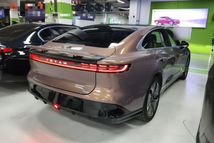 岚图汽车 岚图追光 2023款 四驱标准版车身外观7