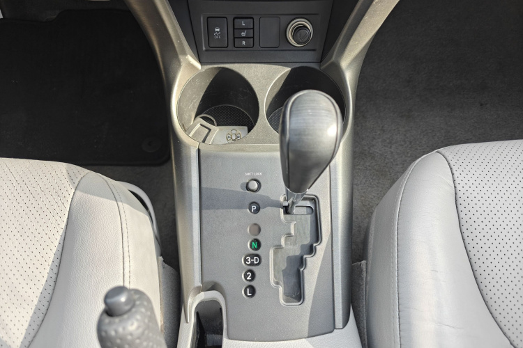 丰田 RAV4荣放 2011款 2.4L 自动四驱至臻版局部细节18