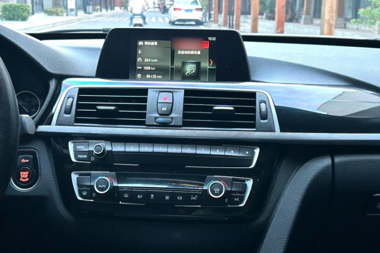 宝马3系GT 2019款 320i 时尚型中控内饰7013