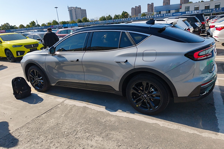 福特 蒙迪欧 2025款 2.0T EcoBoost E 混动 运动版车身外观4