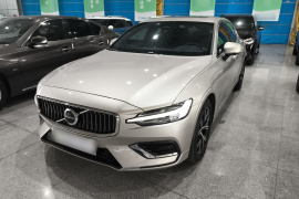 沃尔沃S60 2024款 B4 智逸豪华版