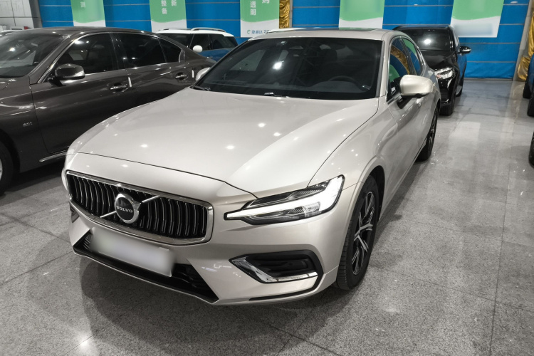 沃尔沃S60 2024款 B4 智逸豪华版车身外观1