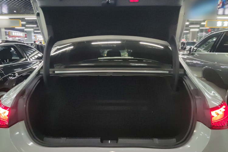 奔驰EQE 2022款 350 先锋版局部细节23