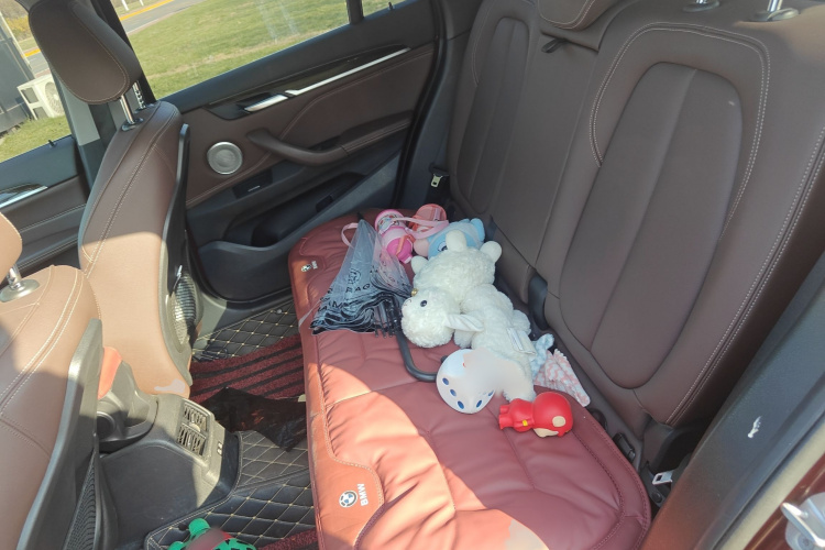 宝马X1 2021款 改款 xDrive25Li 尊享型中控内饰7004