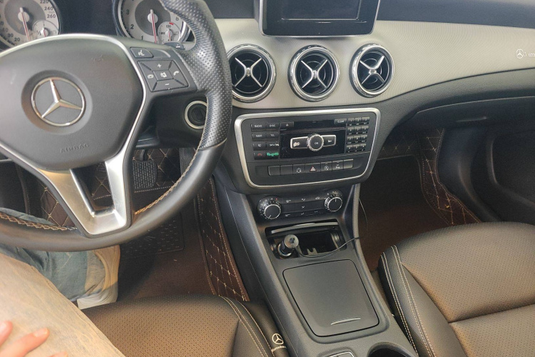 奔驰GLA 2015款 GLA 200 时尚型中控内饰7004