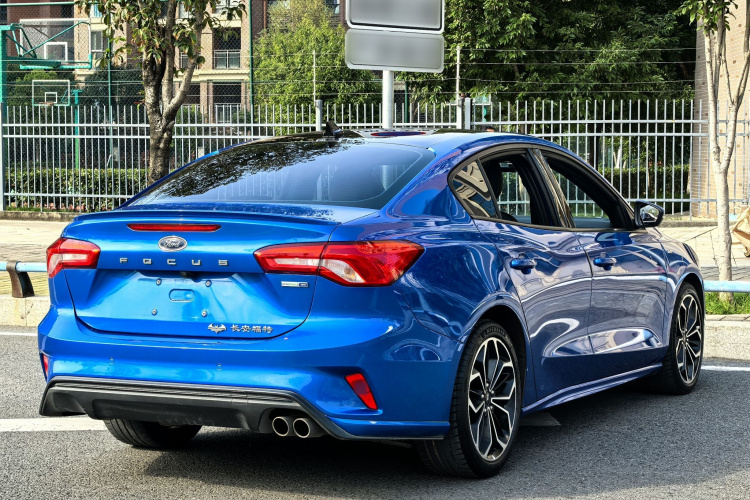 福特 福克斯 2020款 三厢 EcoBoost 180 自动ST Line车身外观6007