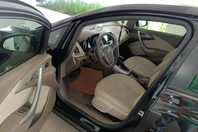 别克 英朗 2013款 GT 1.6L 自动时尚版中控内饰7003