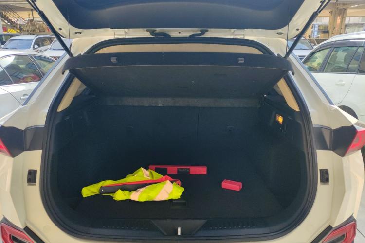 奔腾T77 2019款 230 TID 自动尊享型 国V机舱底盘23