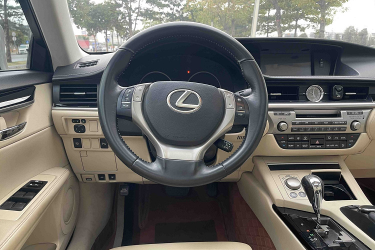 雷克萨斯ES 2013款 300h 精英版中控内饰7005