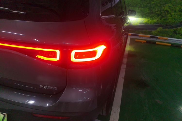 奔驰EQB 2022款 EQB 350 4MATIC 首发特别版车身外观6005