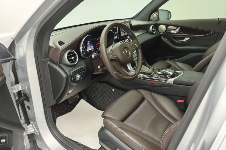 奔驰GLC 2018款 改款 GLC 260 4MATIC 动感型中控内饰7002