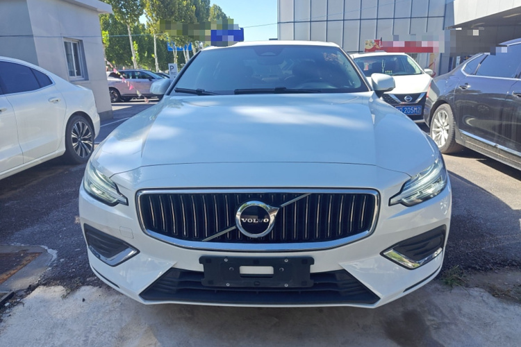 沃尔沃S60 2024款 B4 智远豪华版车身外观2