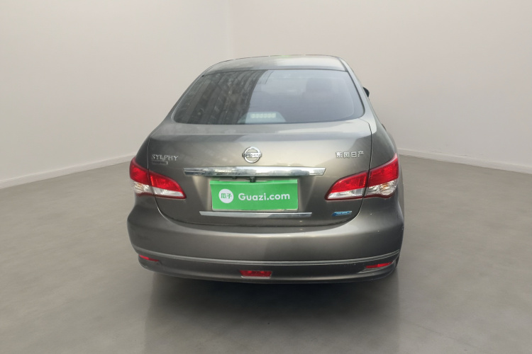 日产 轩逸 2012款 经典 1.6XE 手动舒适版车身外观6